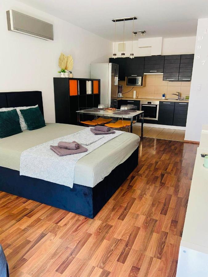 Corvin Boutique Apartment Parking In The Plaza Budapest Bagian luar foto