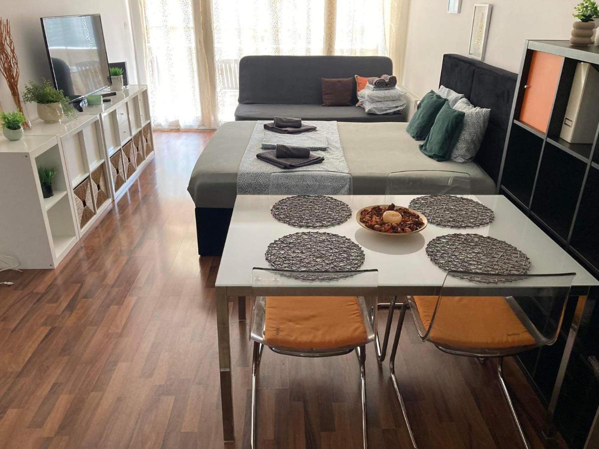 Corvin Boutique Apartment Parking In The Plaza Budapest Bagian luar foto